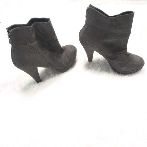 🍍3/$15🍍Forever 21 Gray Heeled Ankle Boots - Picture 2 of 8